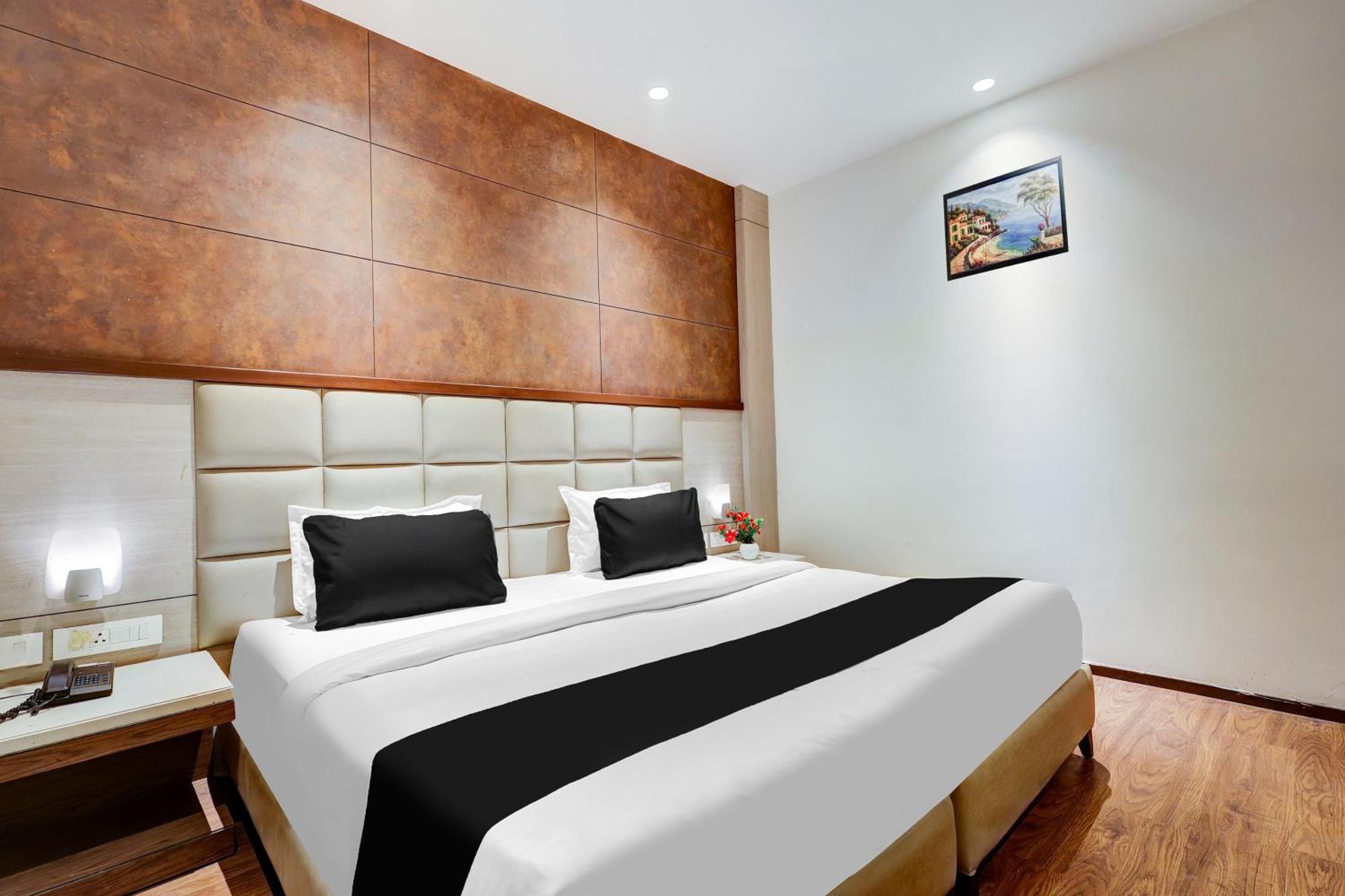 Super Townhouse Chhatarpur Near Metro Park Neu-Delhi Exterior foto
