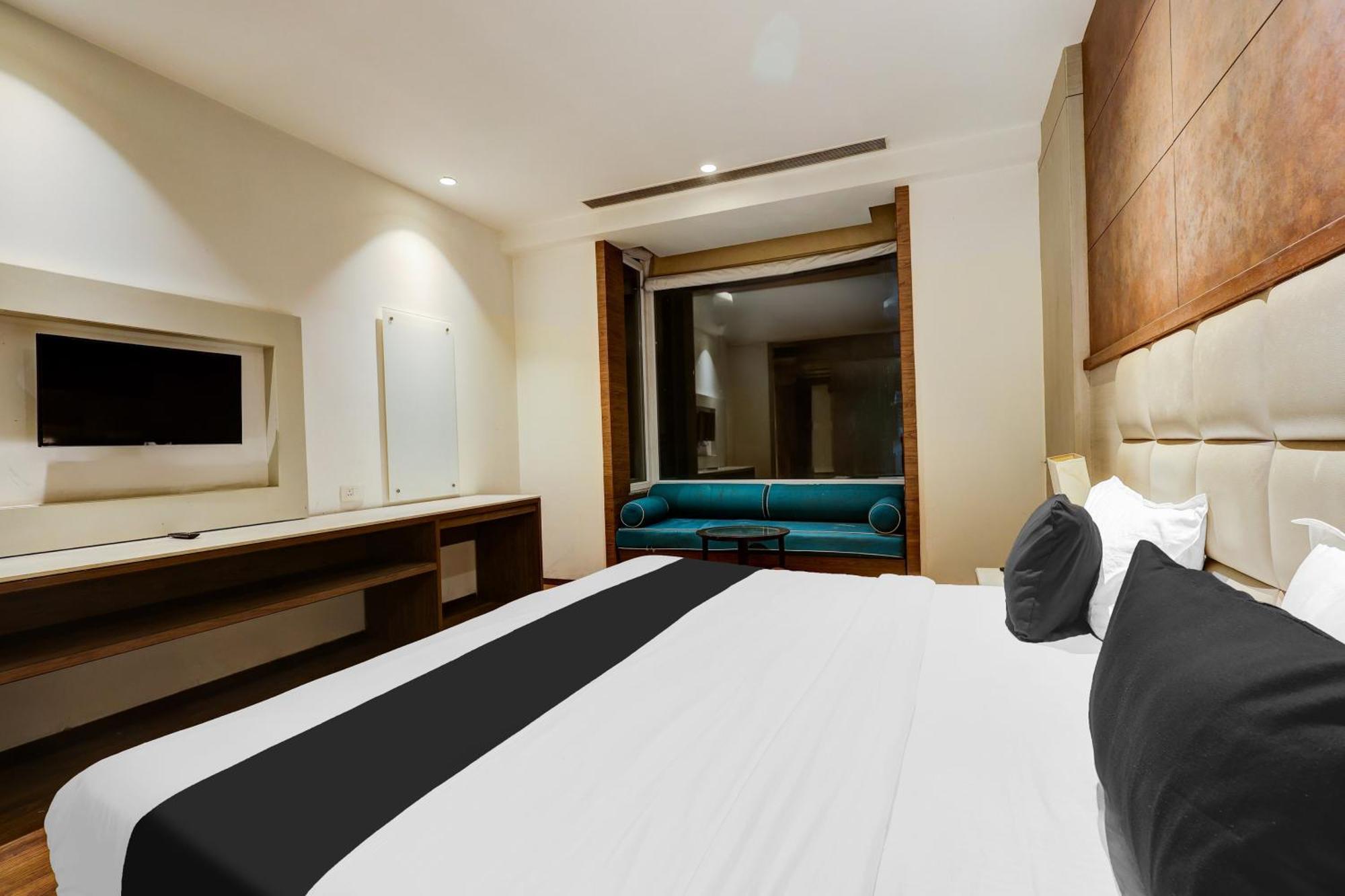 Super Townhouse Chhatarpur Near Metro Park Neu-Delhi Exterior foto