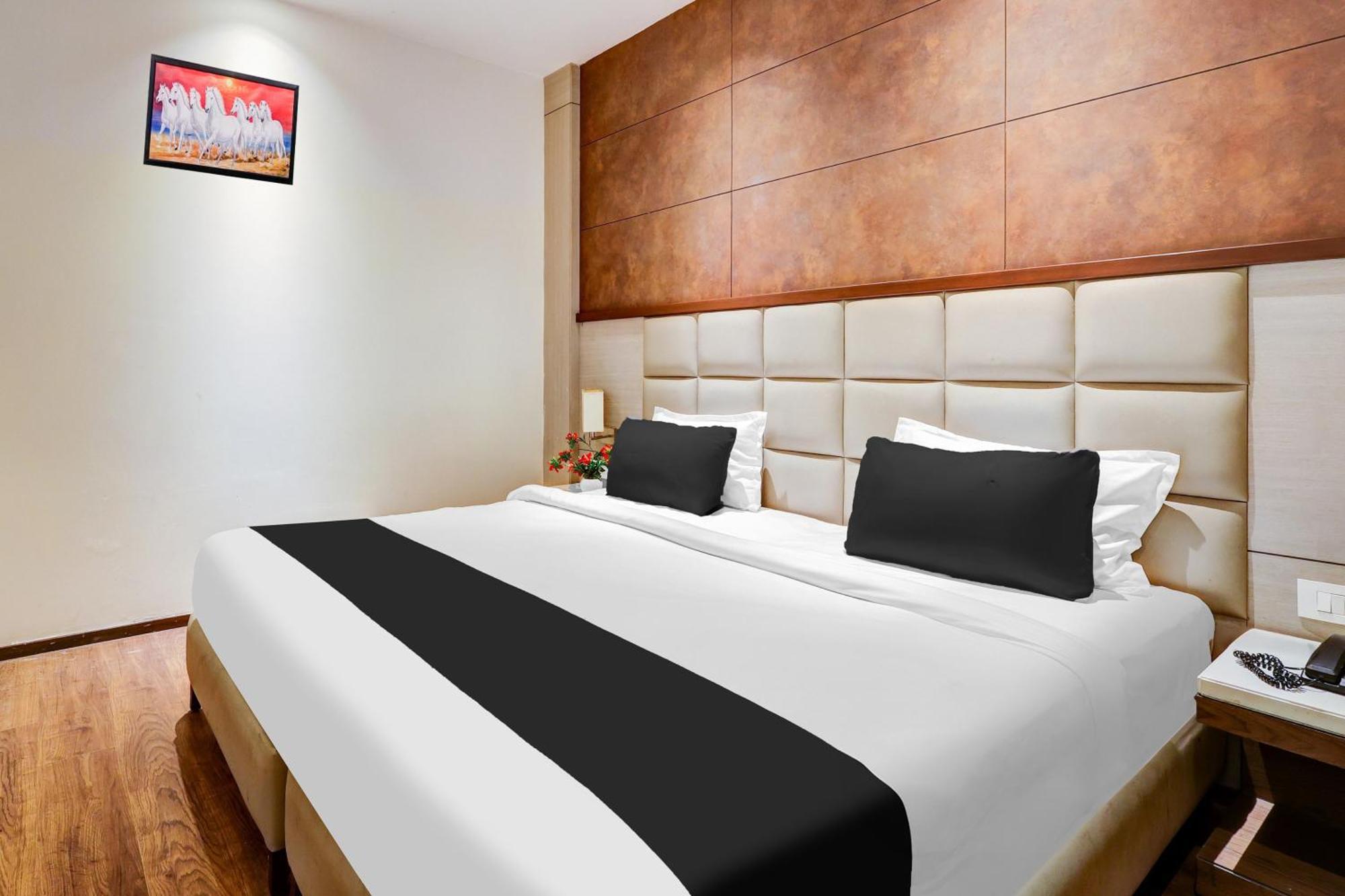 Super Townhouse Chhatarpur Near Metro Park Neu-Delhi Exterior foto